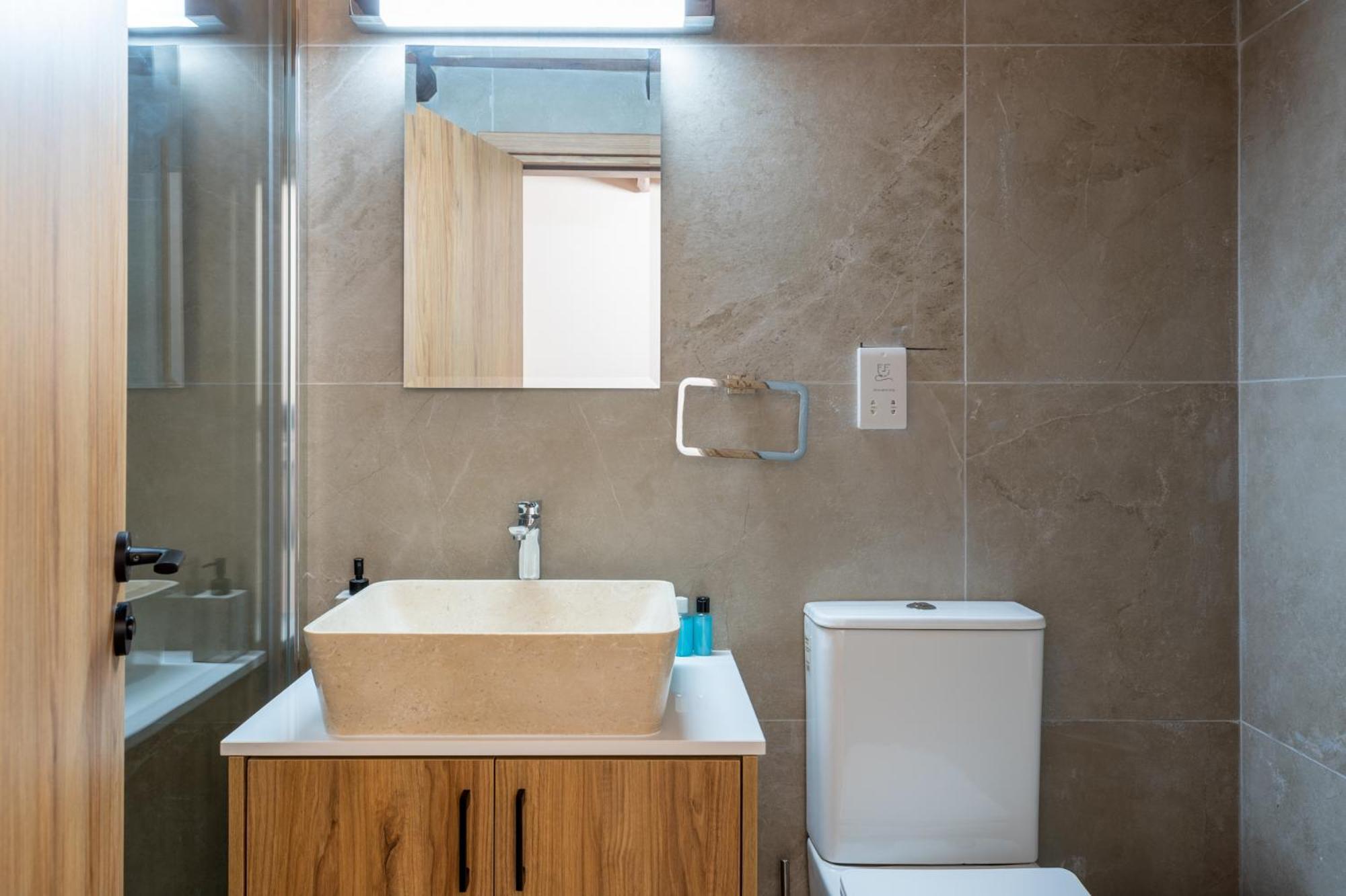Stone Court Boutique Studios Милю Екстериор снимка