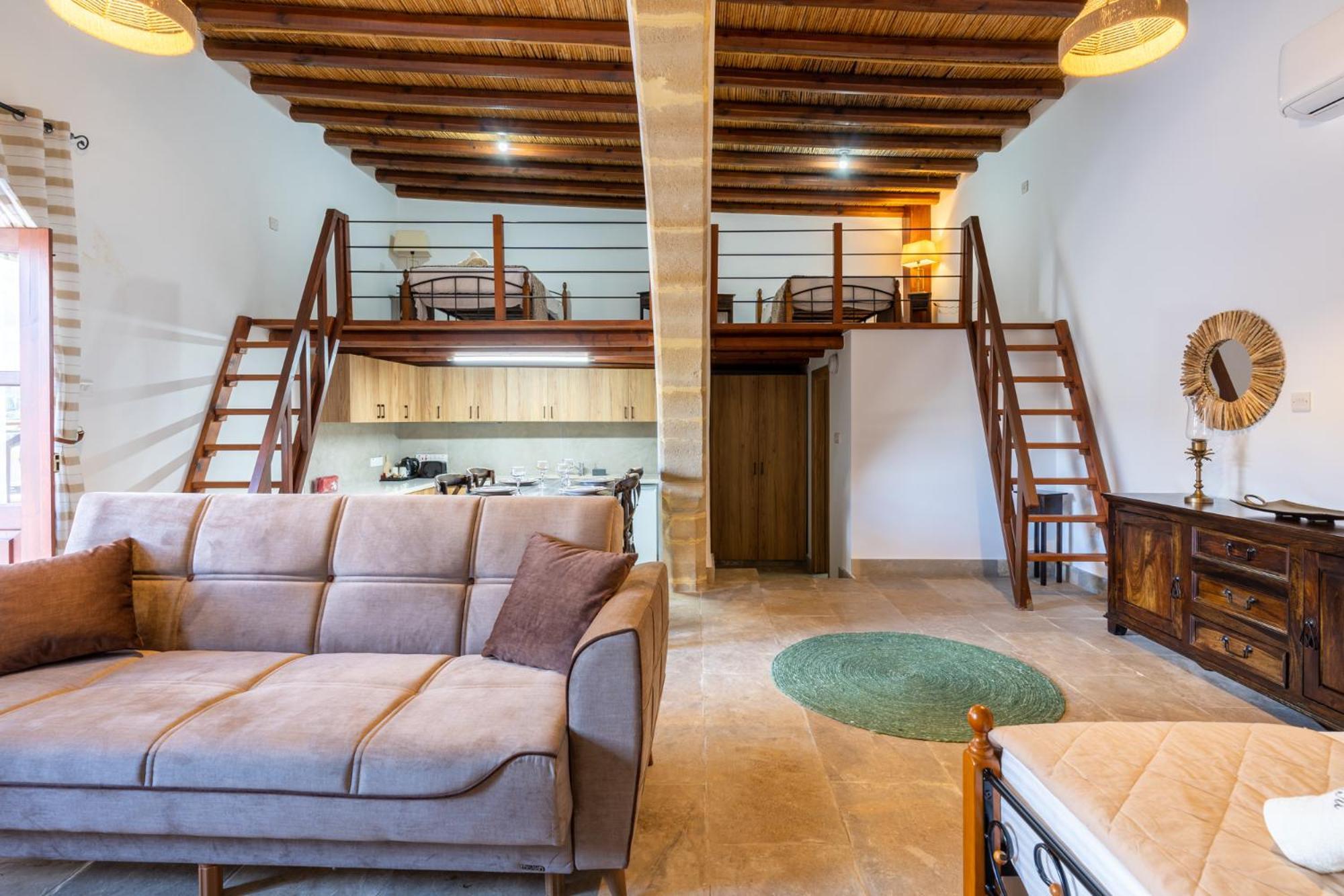 Stone Court Boutique Studios Милю Екстериор снимка