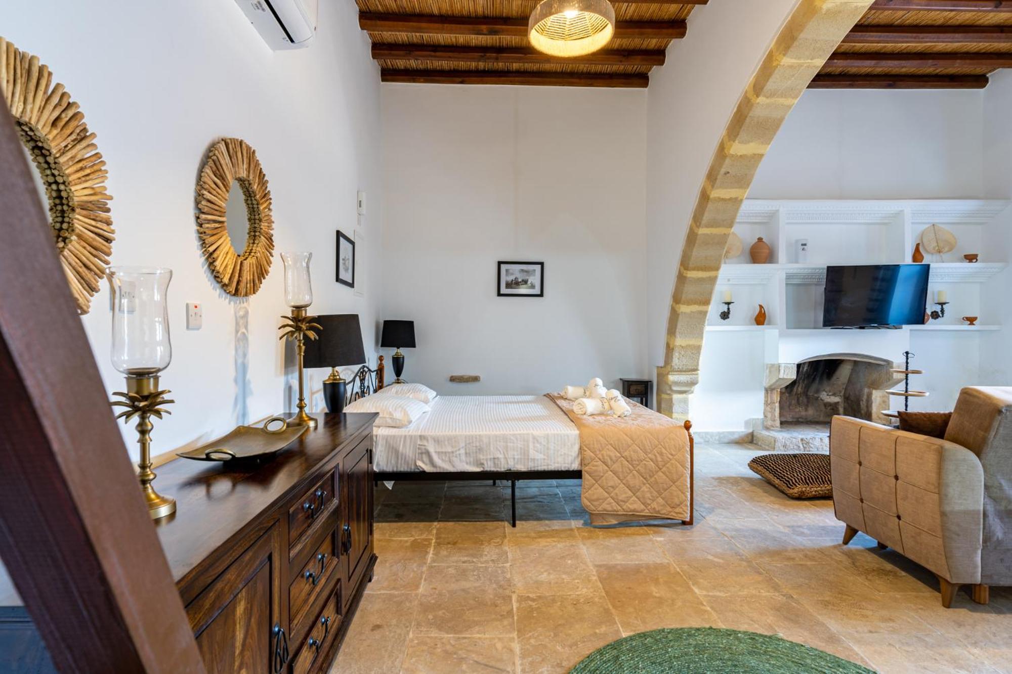 Stone Court Boutique Studios Милю Екстериор снимка